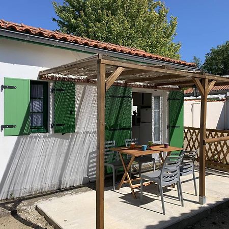 St Georges De Didonne - Agreable Petite Maison Avec Cour - 1 Chambre Сен-Жорж-де-Дідонн Екстер'єр фото
