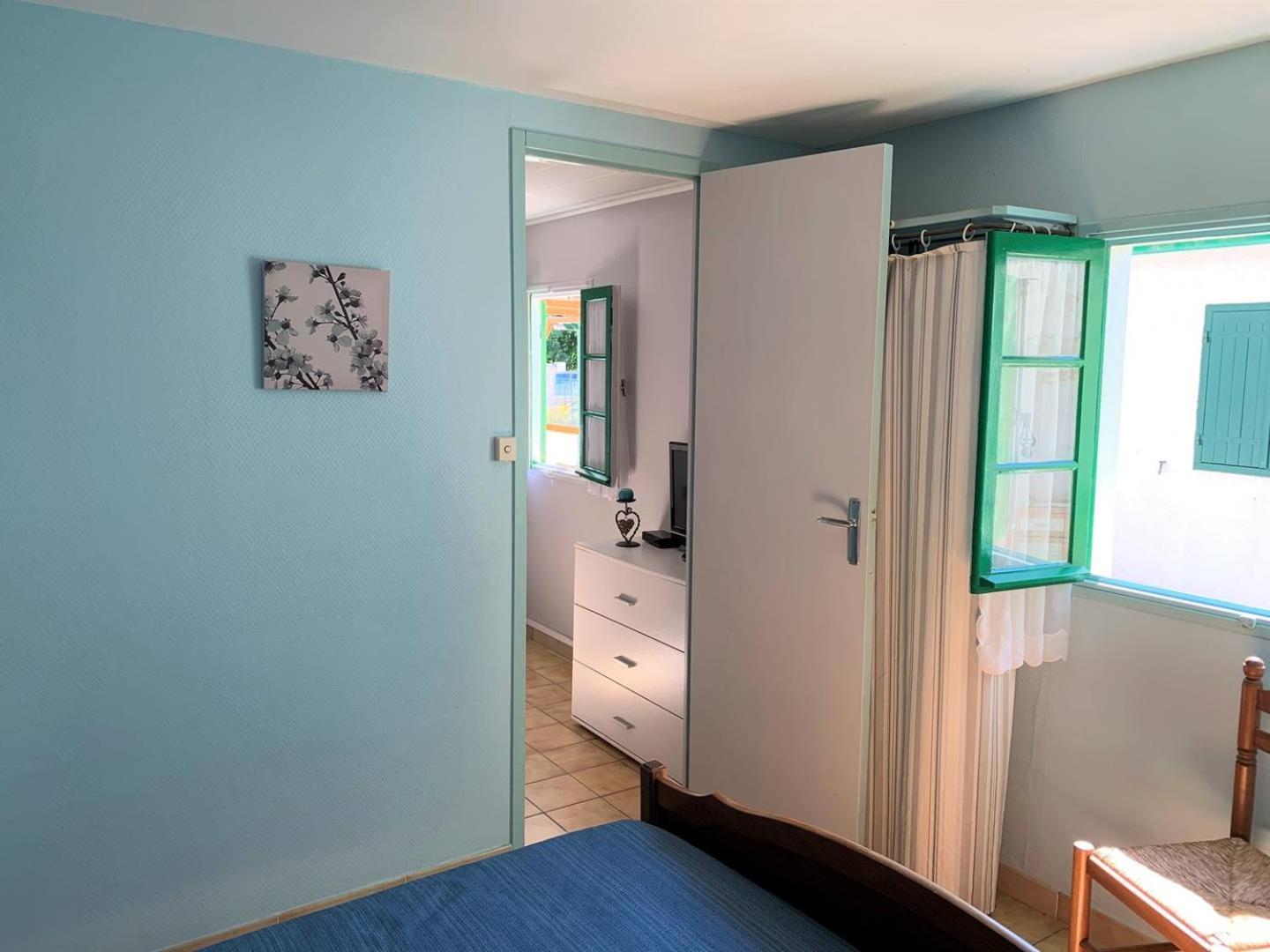 St Georges De Didonne - Agreable Petite Maison Avec Cour - 1 Chambre Сен-Жорж-де-Дідонн Екстер'єр фото