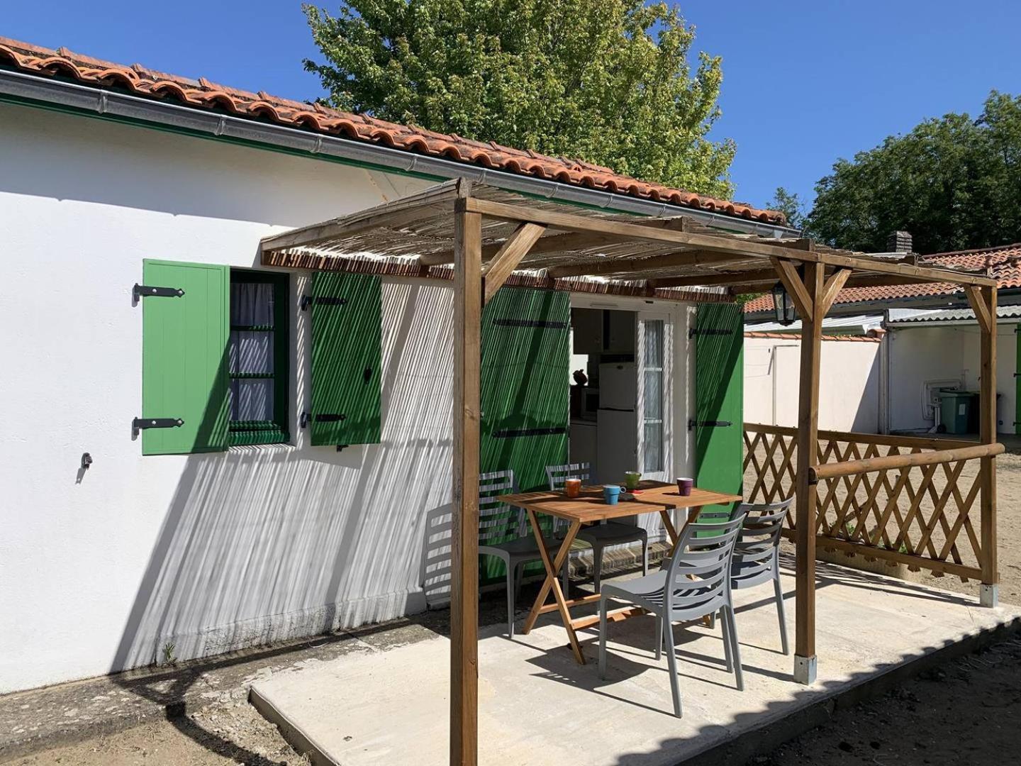 St Georges De Didonne - Agreable Petite Maison Avec Cour - 1 Chambre Сен-Жорж-де-Дідонн Екстер'єр фото